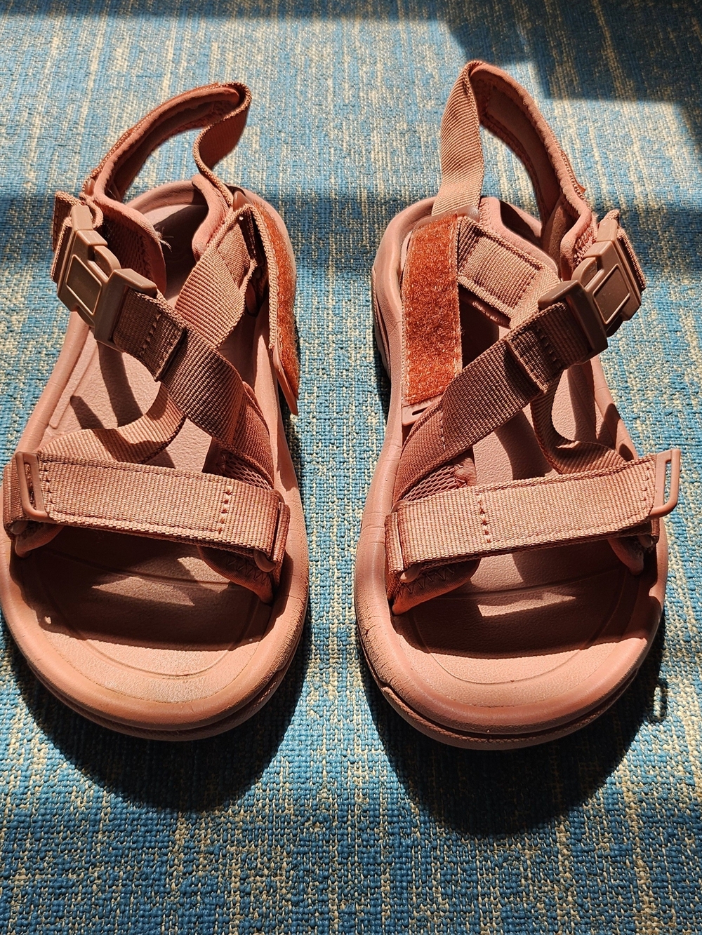 Teva Hurricane Verge Sandals in Rusty Rose | Size 6